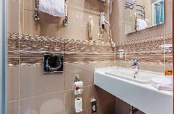 Raikin Plaza Hotel (4)