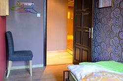 Godzillas Hostel (11)