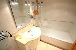 Stopbarcelona Universidad Apartments (34)